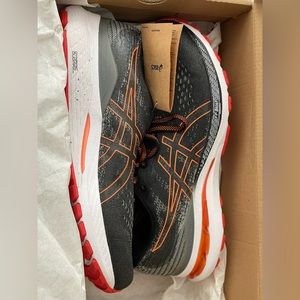 NIB ASICS - Gel Kayano 28 Men’s running shoes - Size 9.5 Extra Wide Black/orange